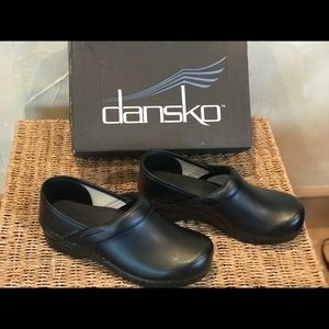 Women’s Dansko size 8.5 NWT never worn
